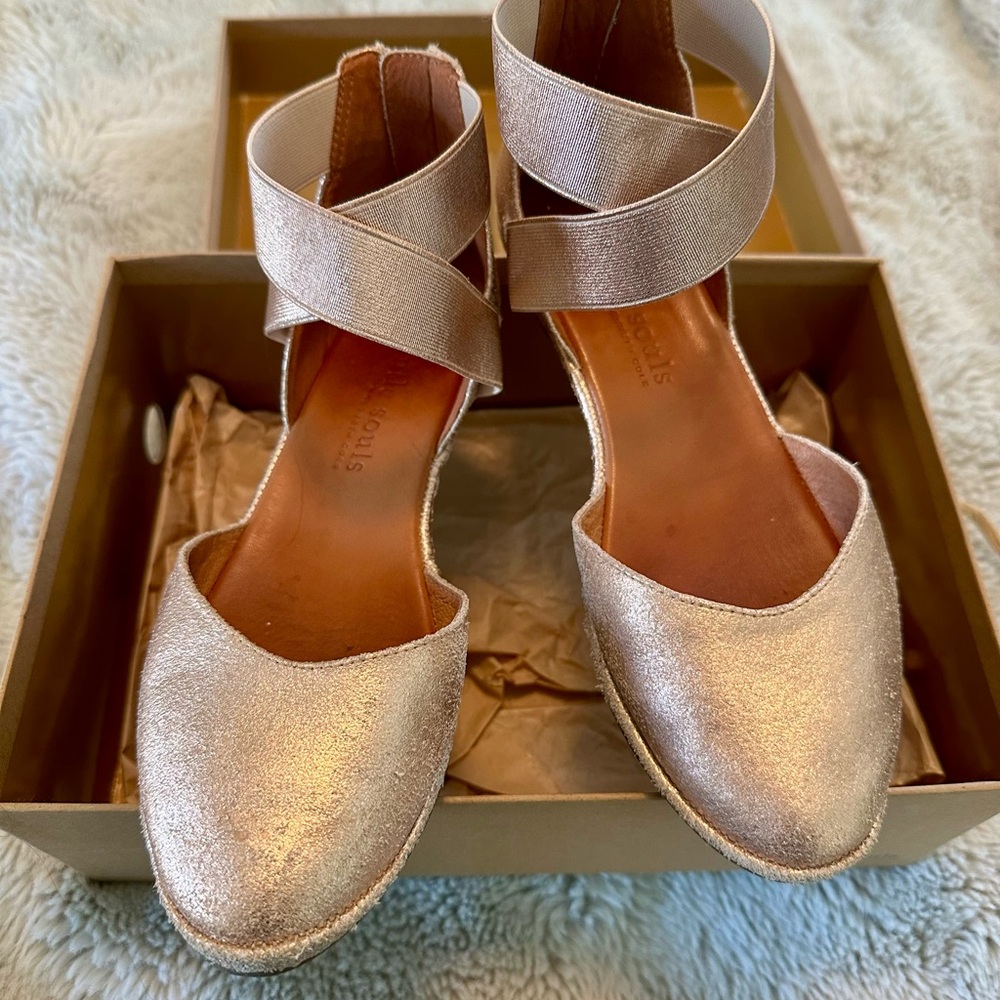 Gentle Souls by Kenneth Cole Noa, 610 Rose Gold, 7.5